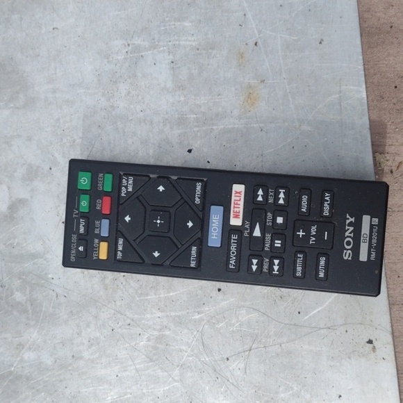 Sony Black Blu-ray Player with Remote - Picture 3 of 3